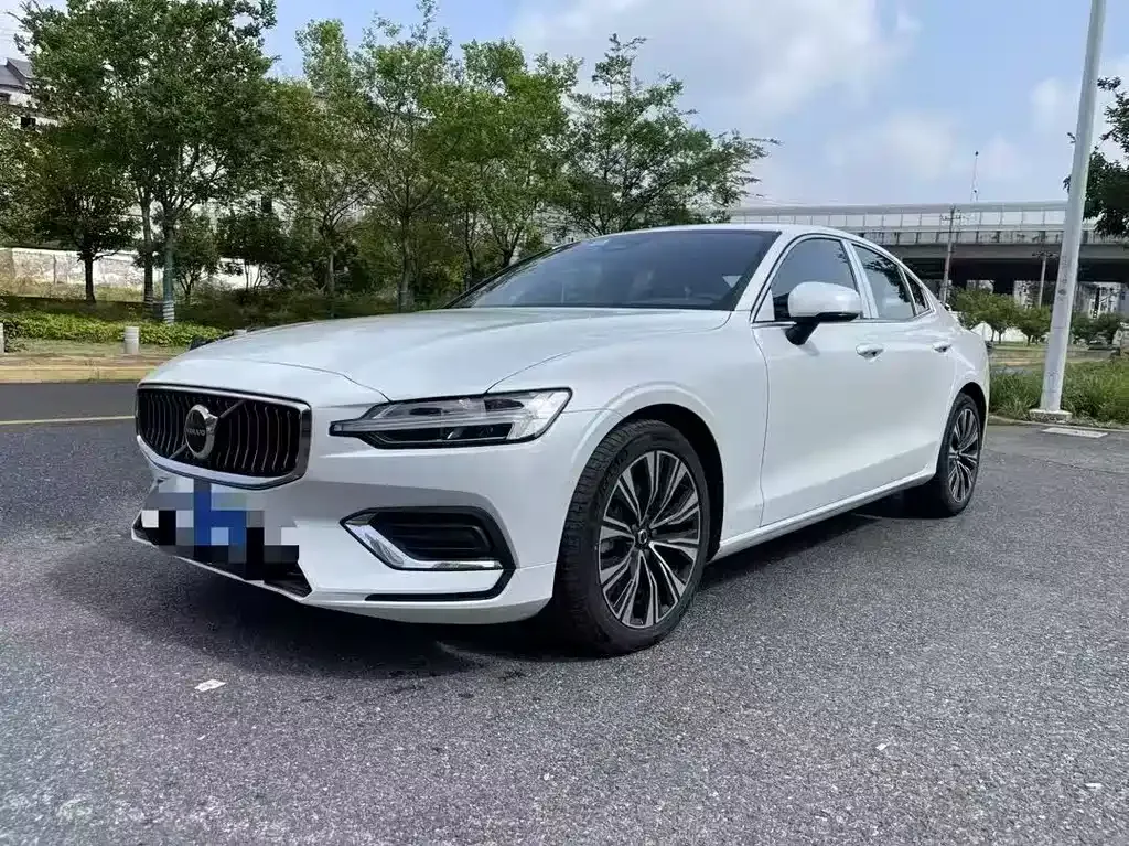 Volvo S60 2025 из CN, фото 1