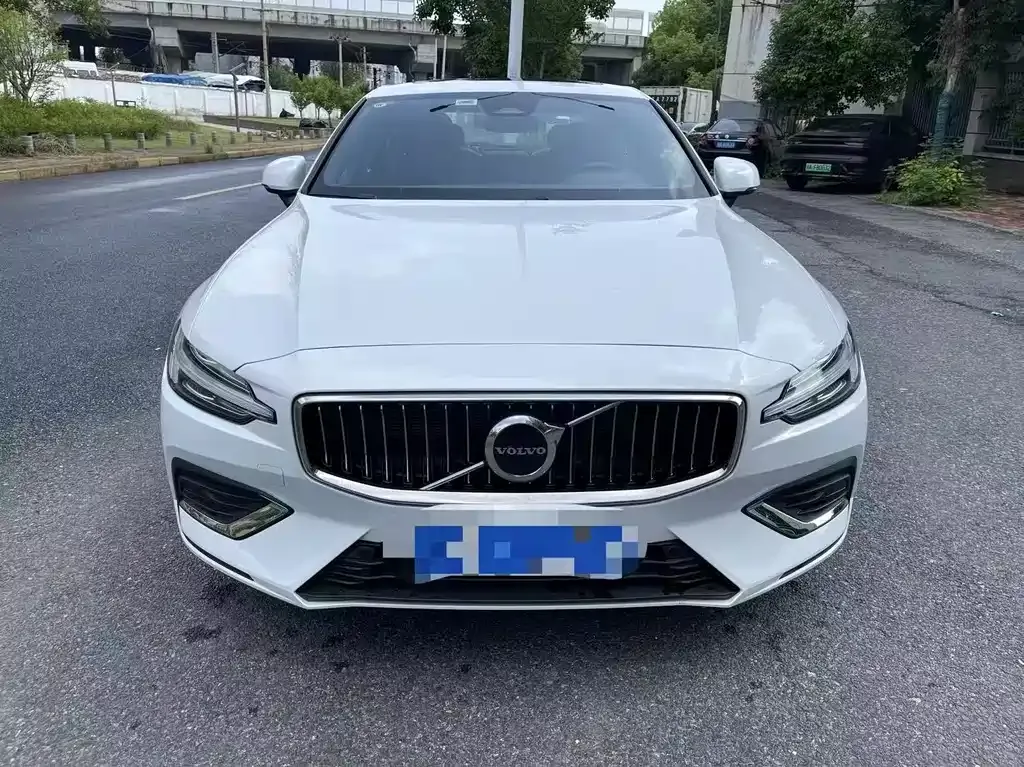 Volvo S60 2025 из CN, фото 2