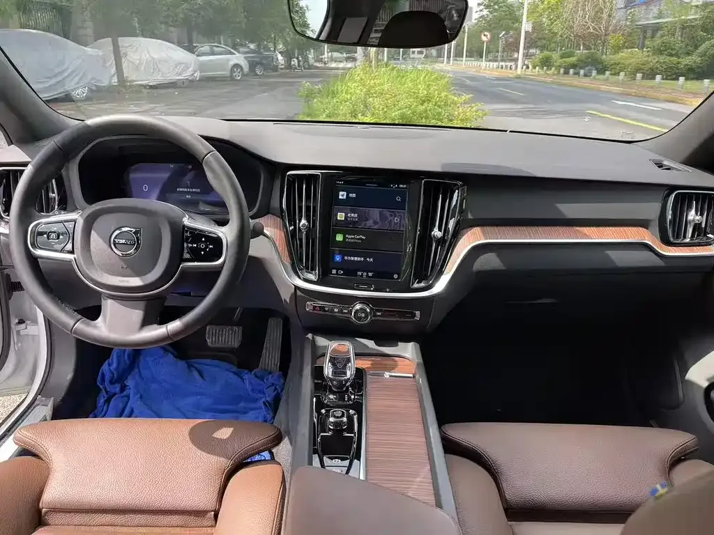 Volvo S60 2025 из CN, фото 5