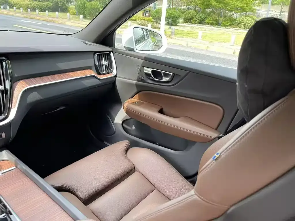 Volvo S60 2025 из CN, фото 8