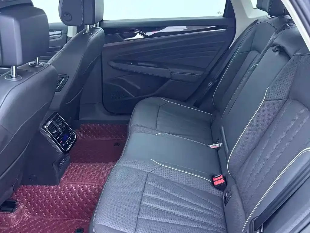Volkswagen Passat 2024 из CN, фото 10