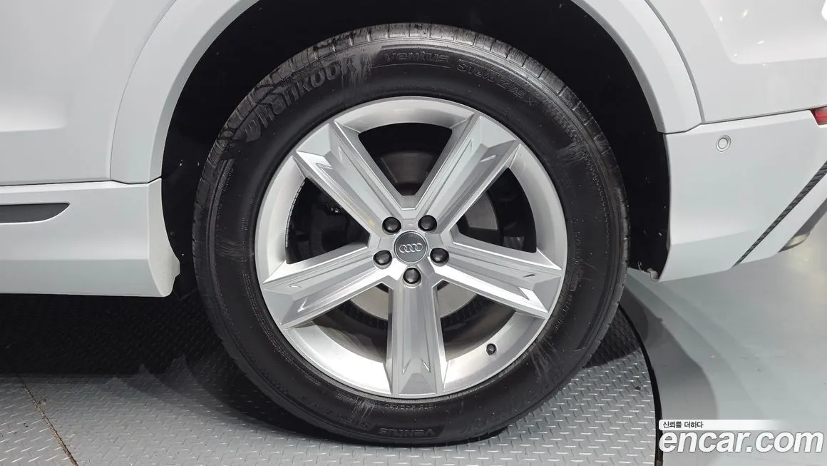Audi Q8 2021 из KR, фото 10