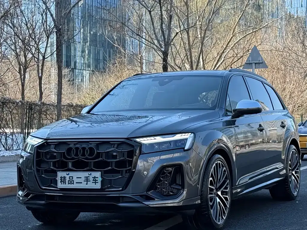Audi SQ7 — фото 1