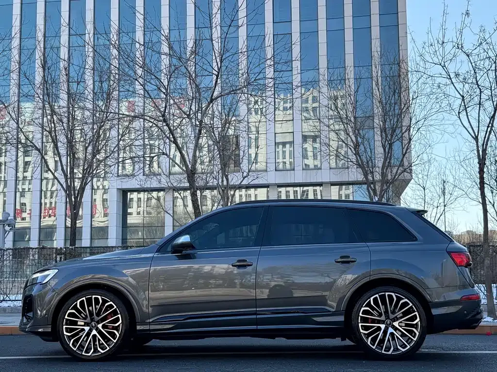 Audi SQ7 — фото 9
