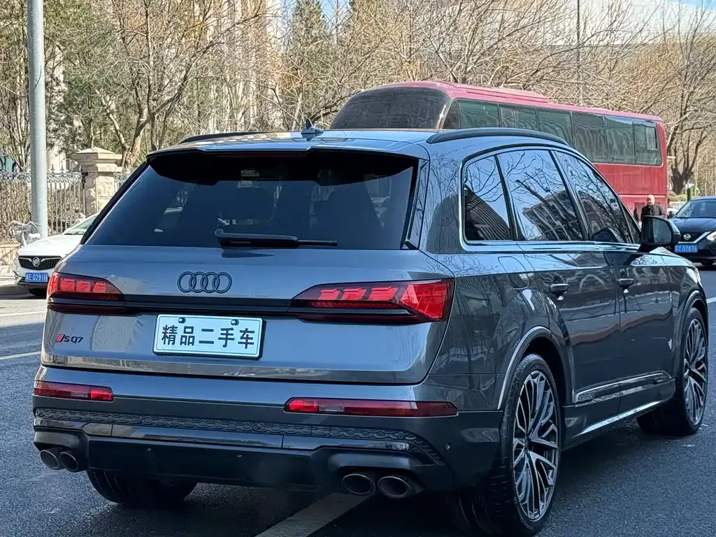Audi SQ7 — фото 7