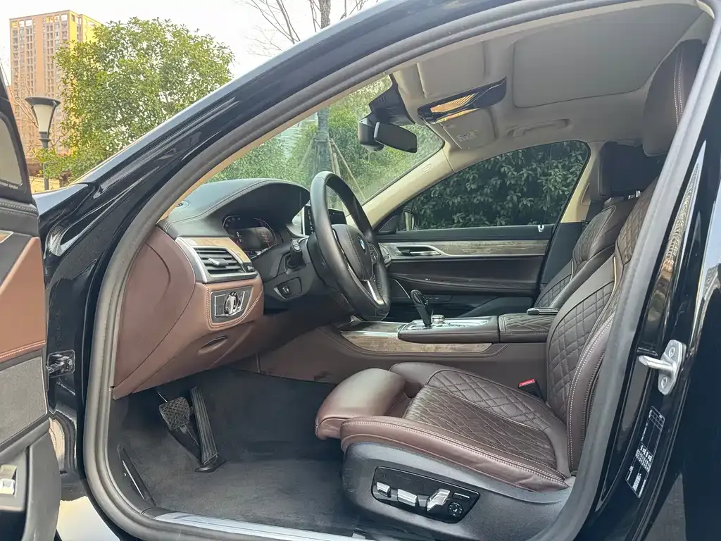 BMW 7 Series 2021 из CN, фото 5
