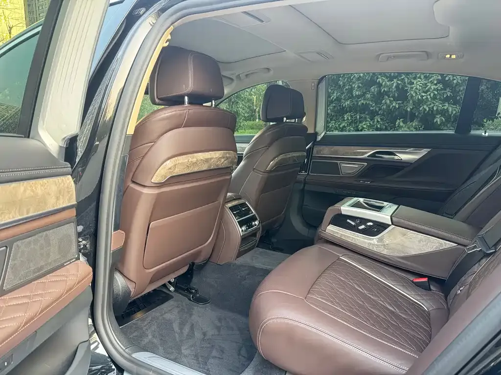 BMW 7 Series 2021 из CN, фото 3