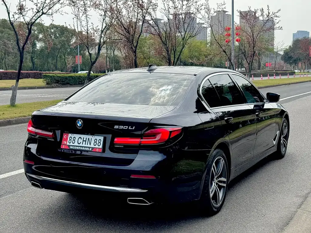 BMW 5 Series — фото 7