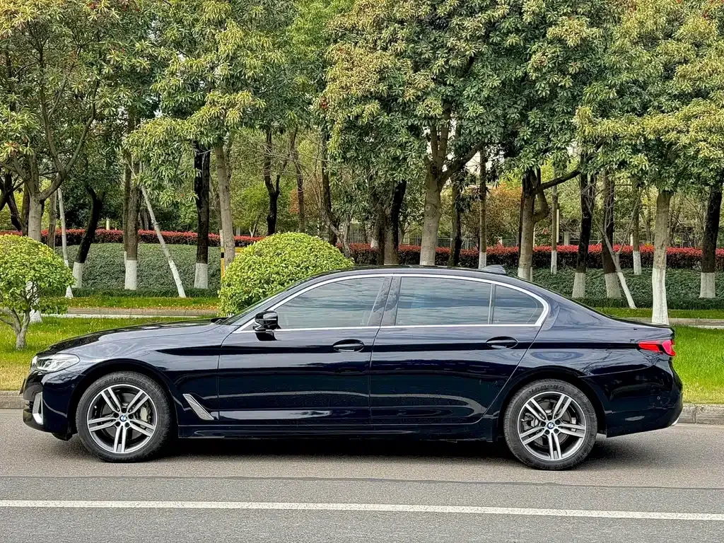 BMW 5 Series — фото 9