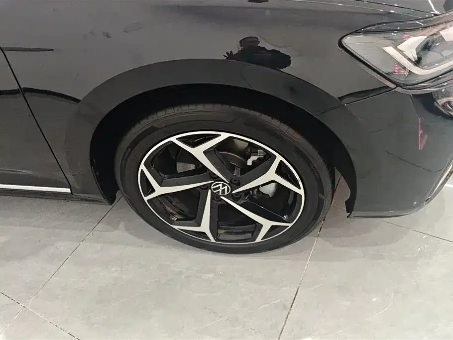 Volkswagen Passat 2023 из CN, фото 2