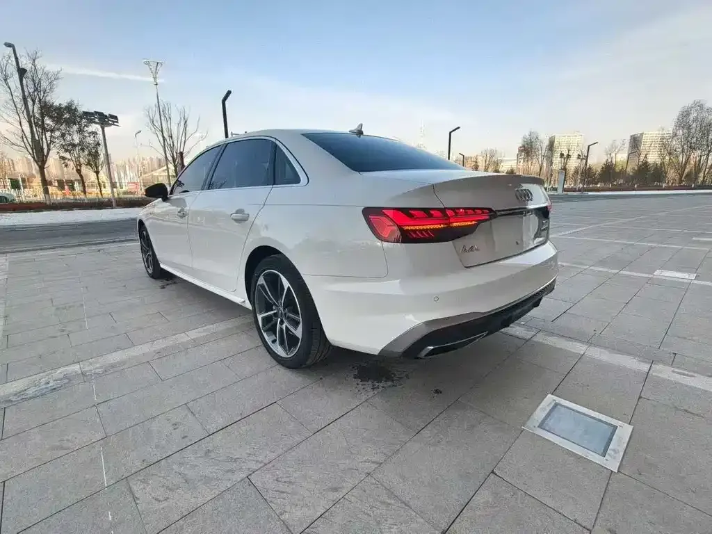 Audi A4L 2023 из CN, фото 8