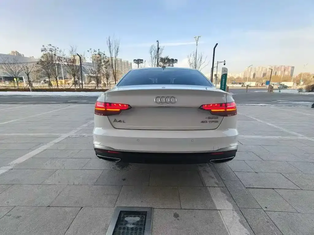 Audi A4L 2023 из CN, фото 2