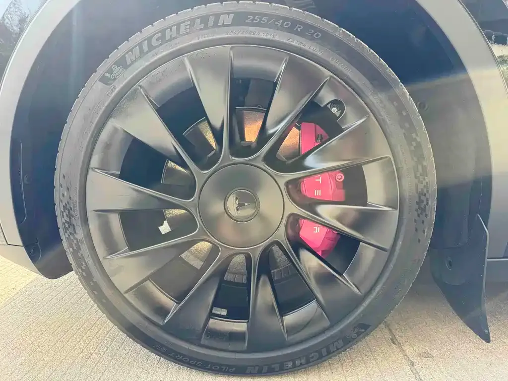 Tesla Model Y — фото 5
