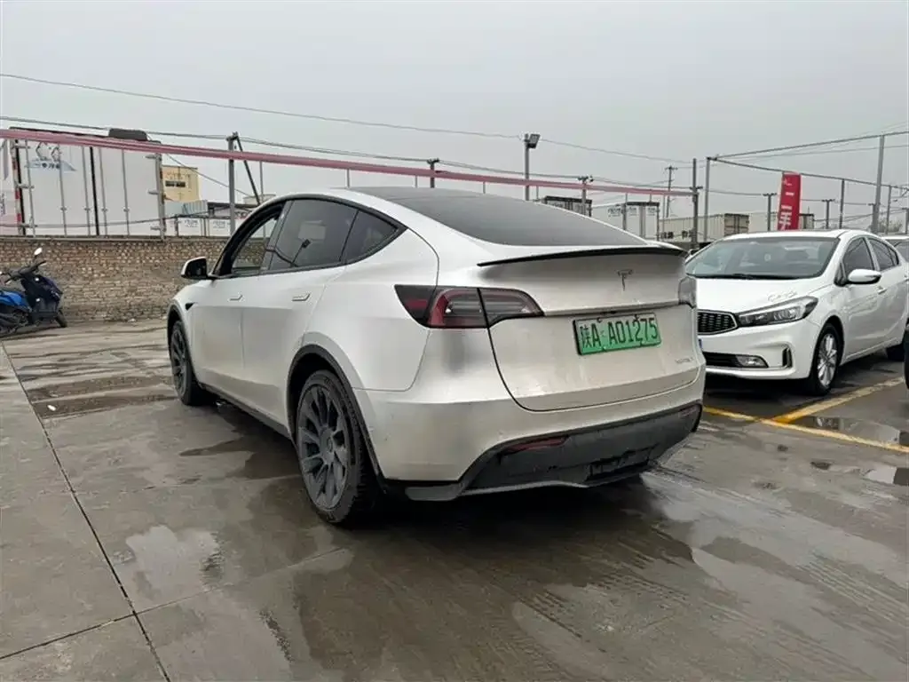 Tesla Model Y — фото 9