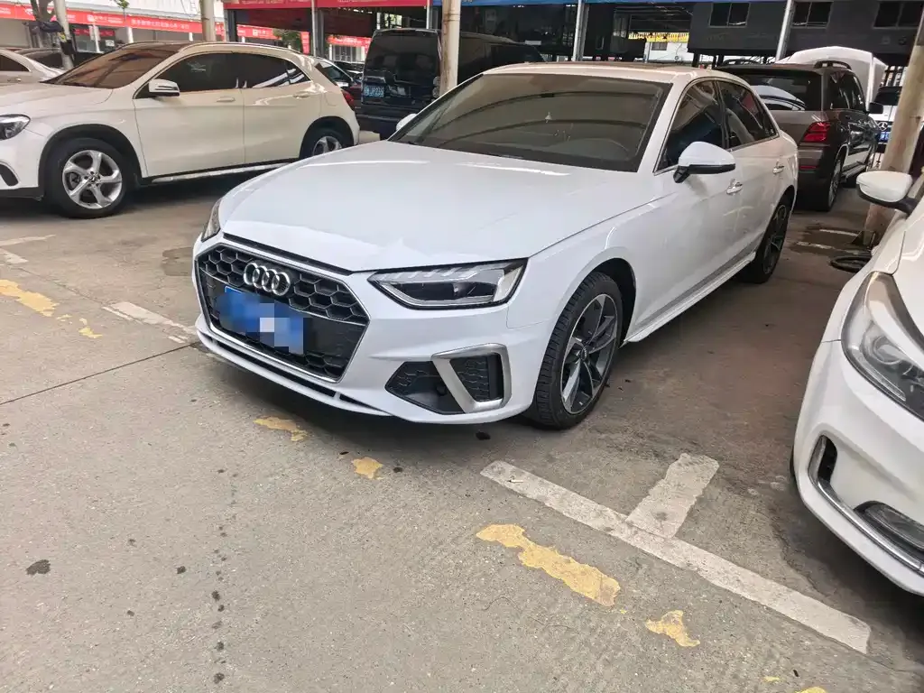Audi A4L 2022 из CN, фото 1