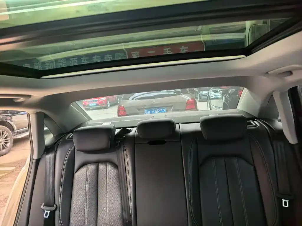 Audi A4L 2022 из CN, фото 2