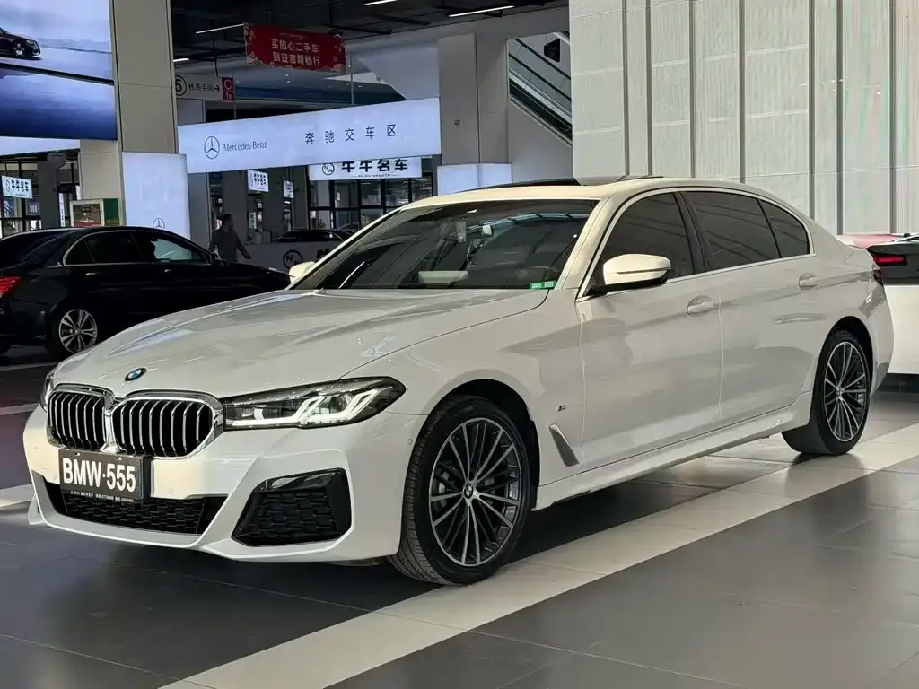 BMW 5 Series — фото 1