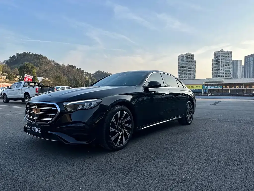 Mercedes-Benz E-Class — фото 1