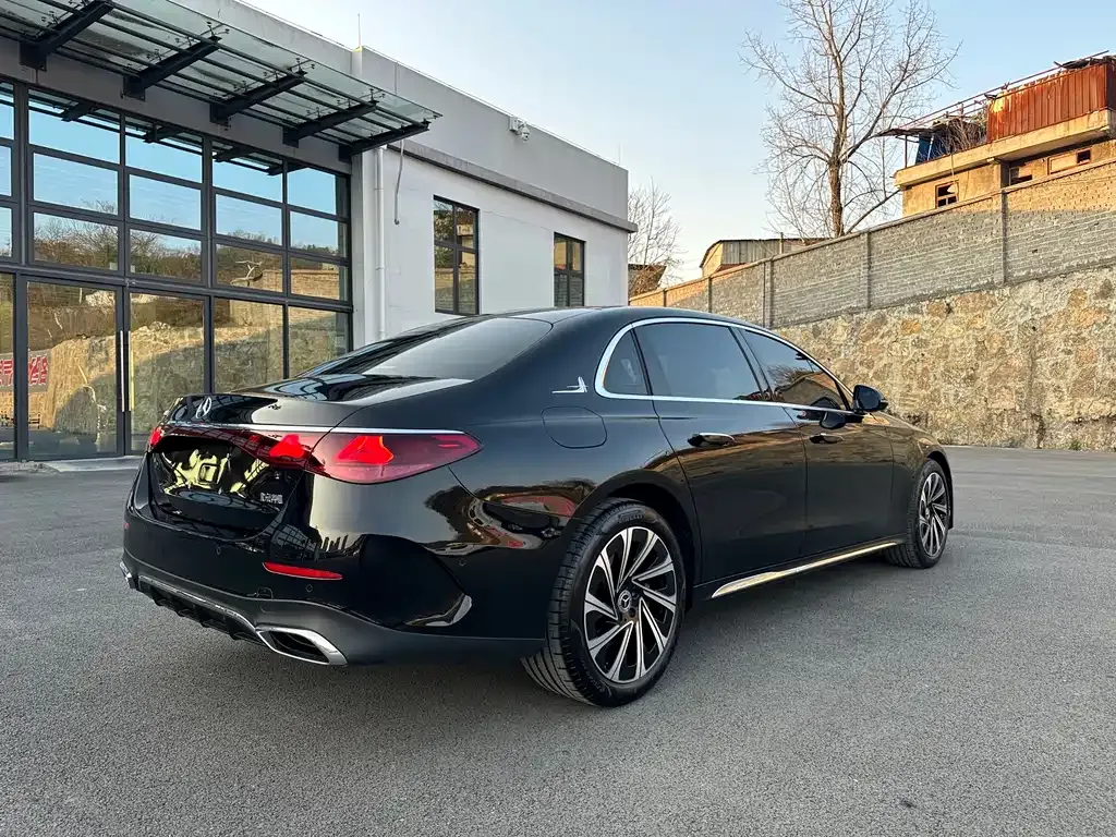 Mercedes-Benz E-Class — фото 10