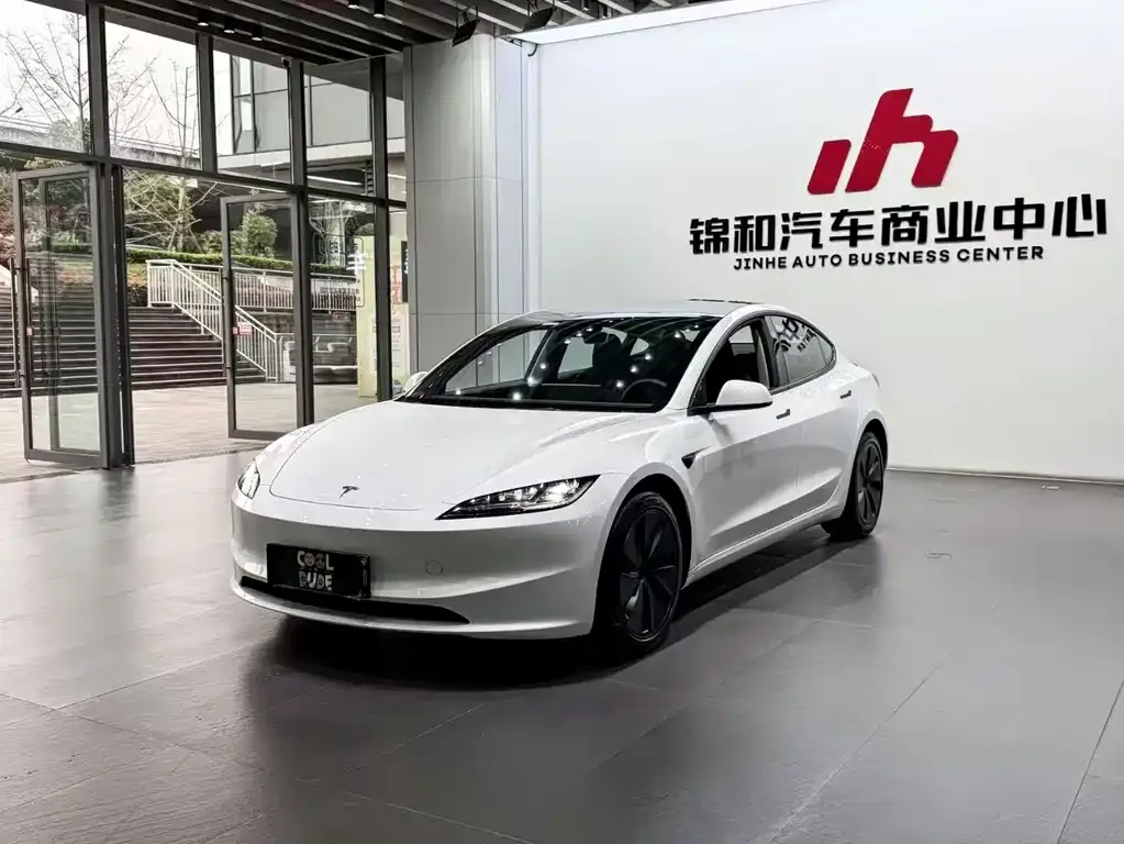 Tesla Model 3 — фото 1