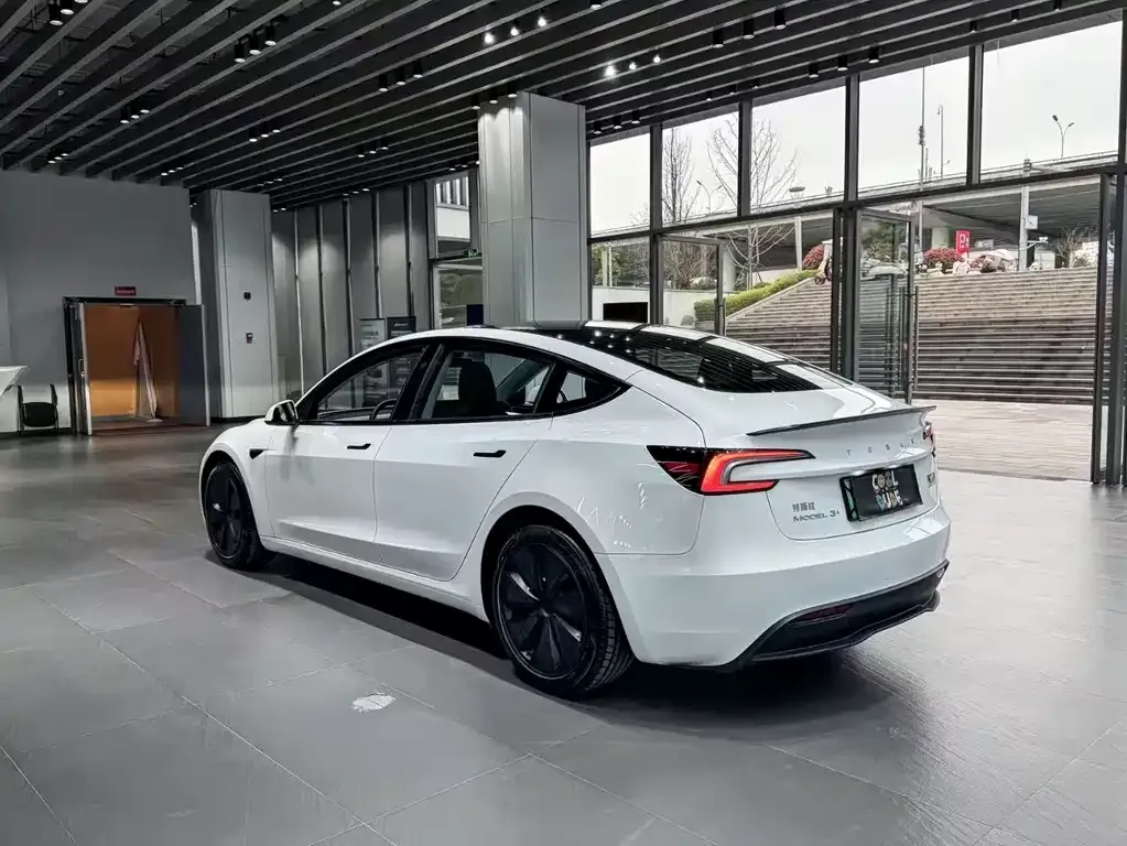 Tesla Model 3 — фото 5