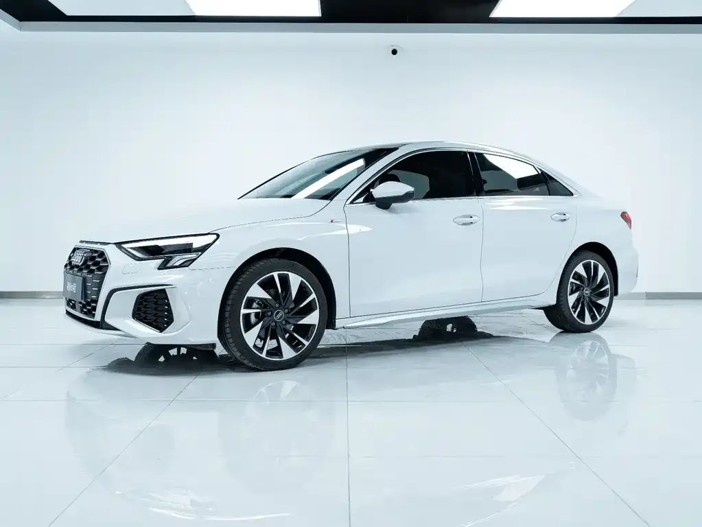Audi A3 — фото 1