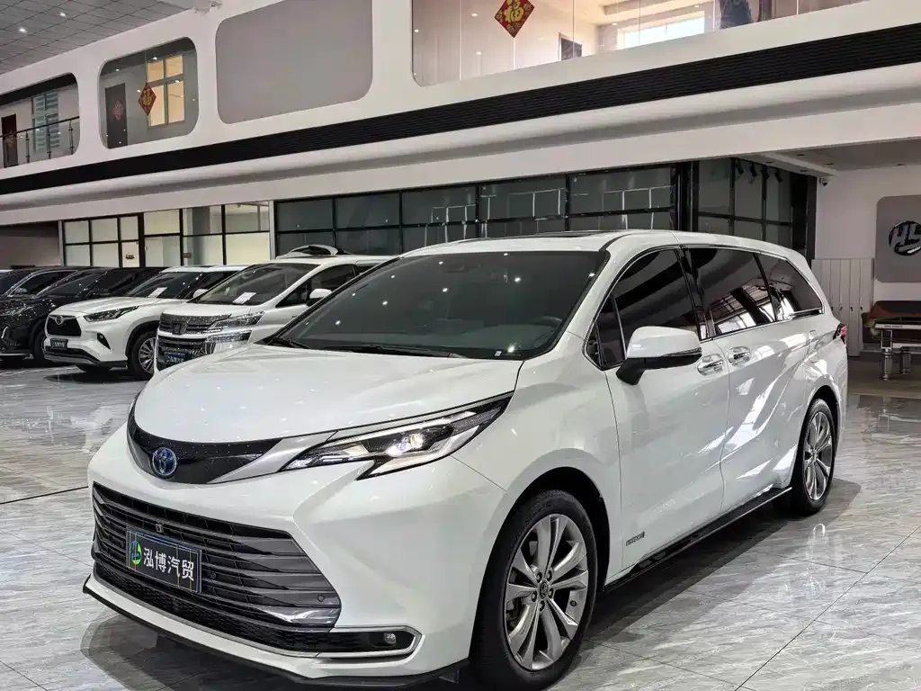 Toyota Sienna 2023 из CN, фото 1