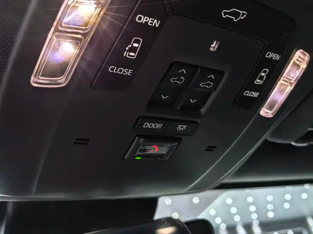 Toyota Sienna 2023 из CN, фото 2