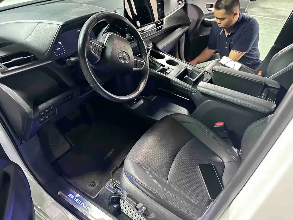 Toyota Sienna 2023 из CN, фото 3