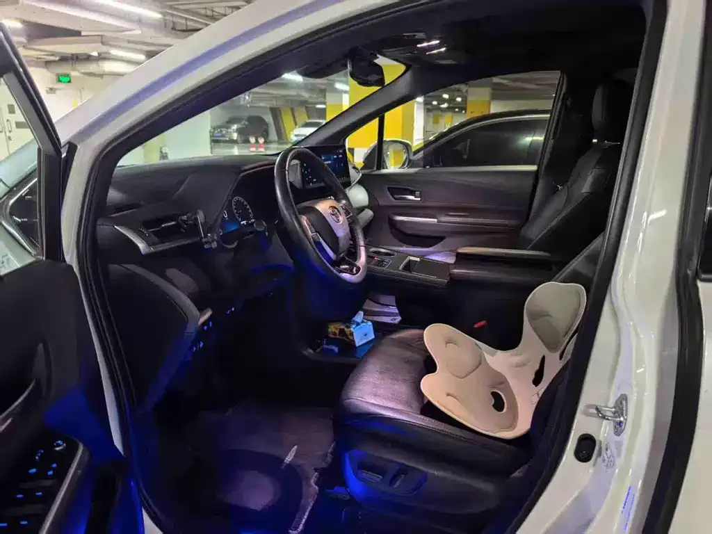 Toyota Sienna 2023 из CN, фото 2