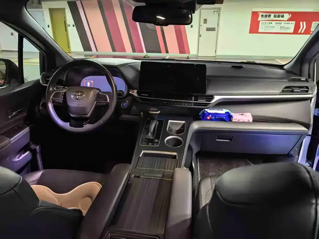 Toyota Sienna 2023 из CN, фото 7
