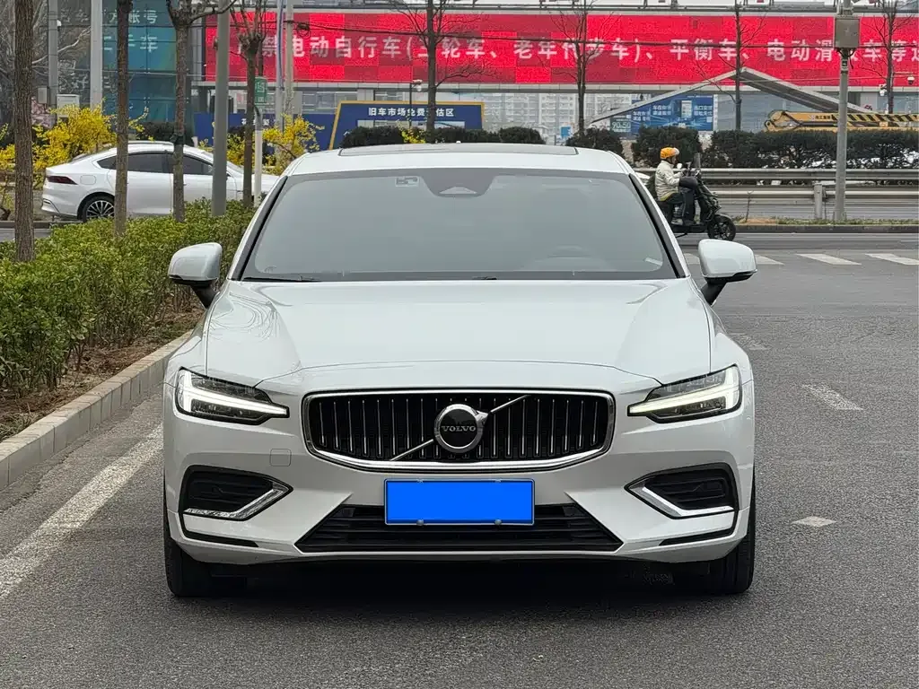 Volvo S60 2023 из CN, фото 7