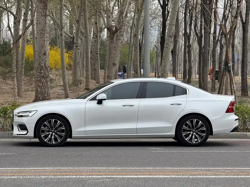Volvo S60 2023 из CN, фото 8