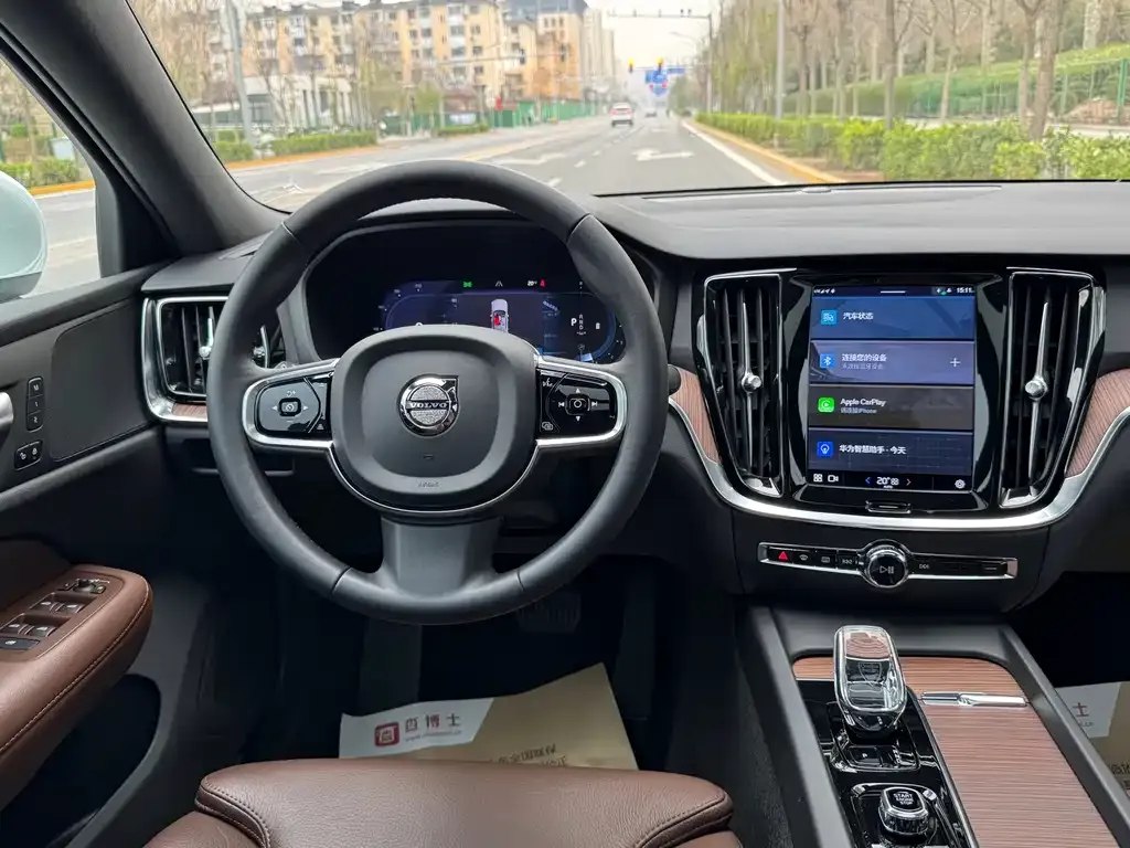 Volvo S60 2023 из CN, фото 4