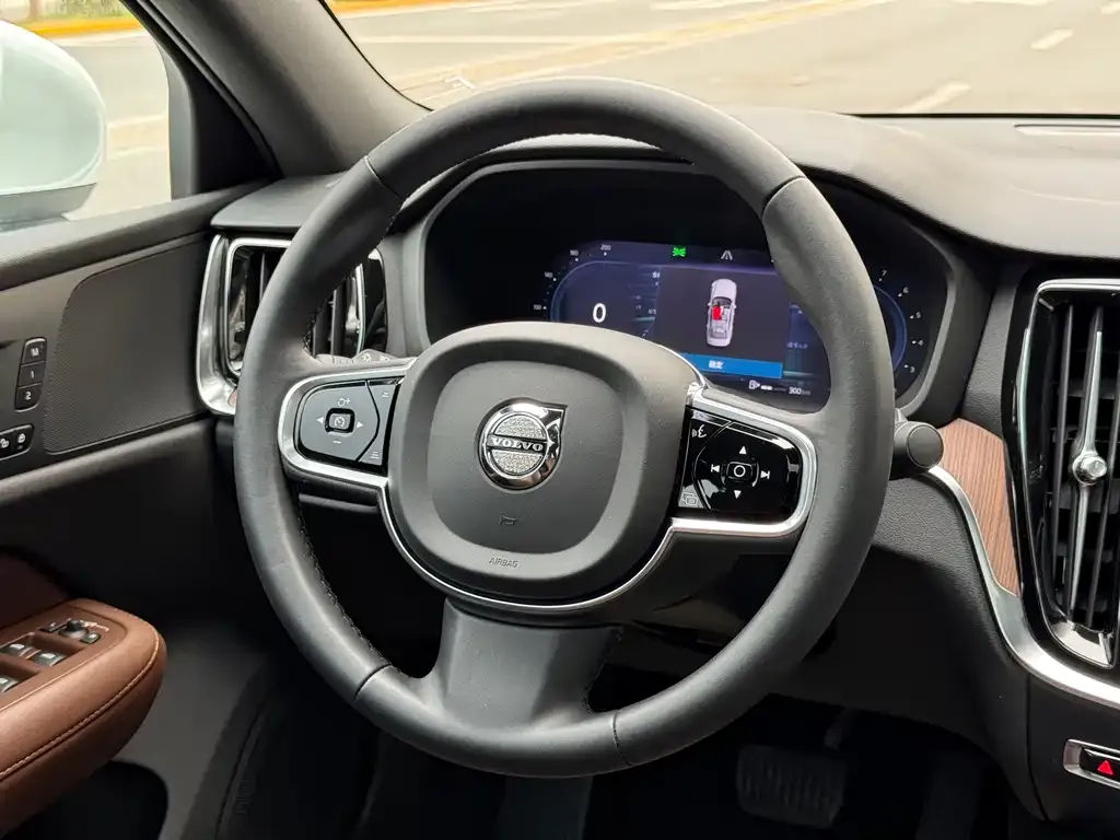 Volvo S60 2023 из CN, фото 2
