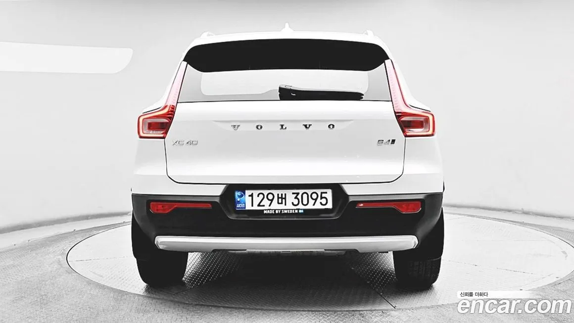 Volvo XC40 — фото 3