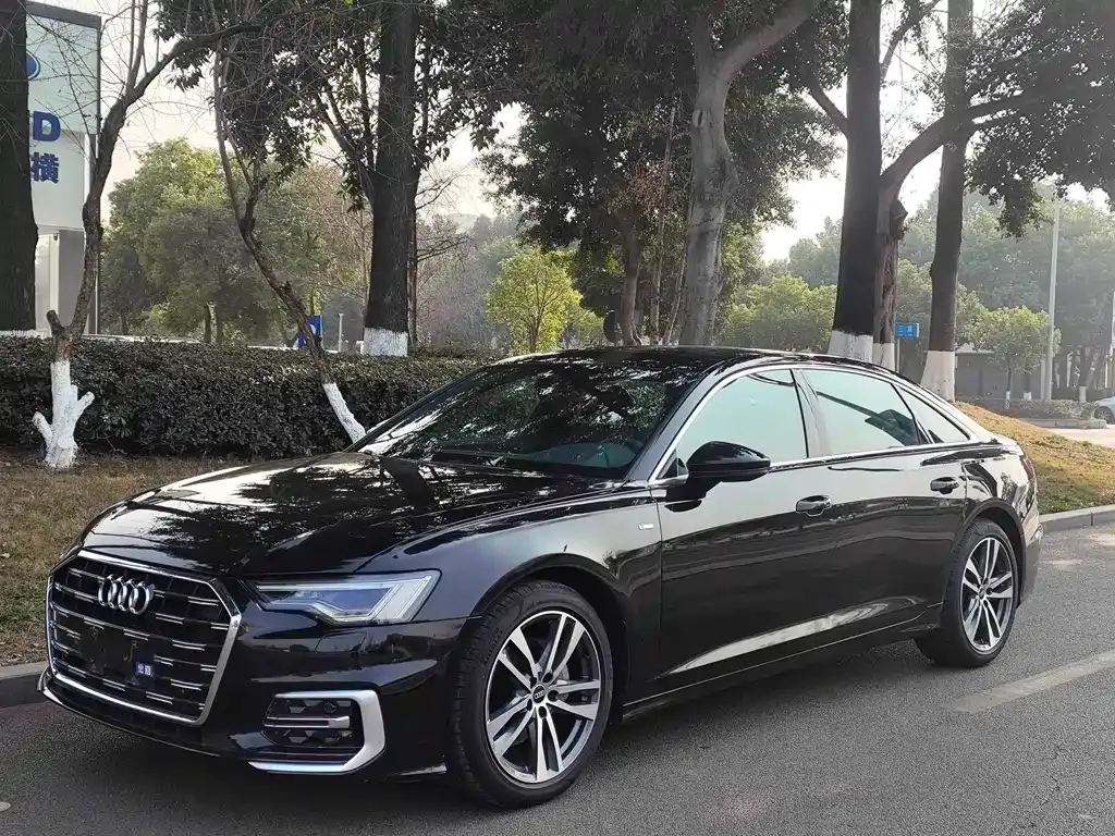 Audi A6L — фото 1