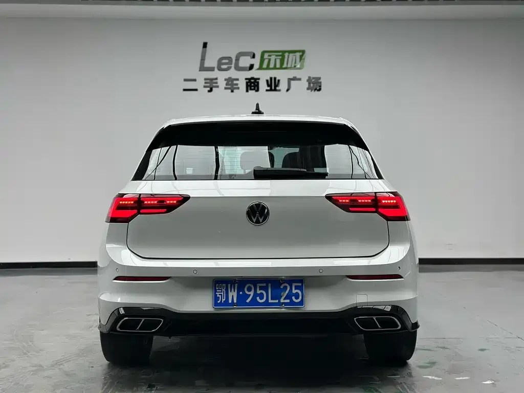 Volkswagen Golf 2023 из CN, фото 2