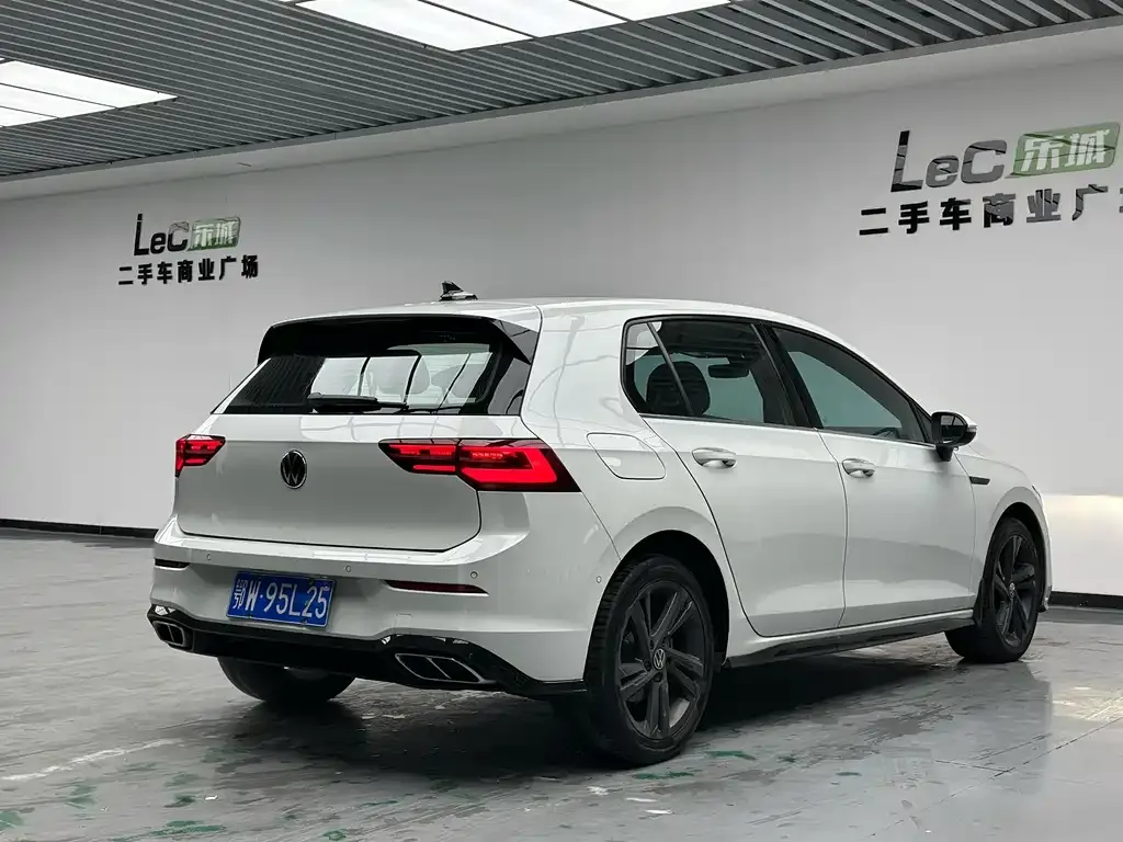 Volkswagen Golf 2023 из CN, фото 8