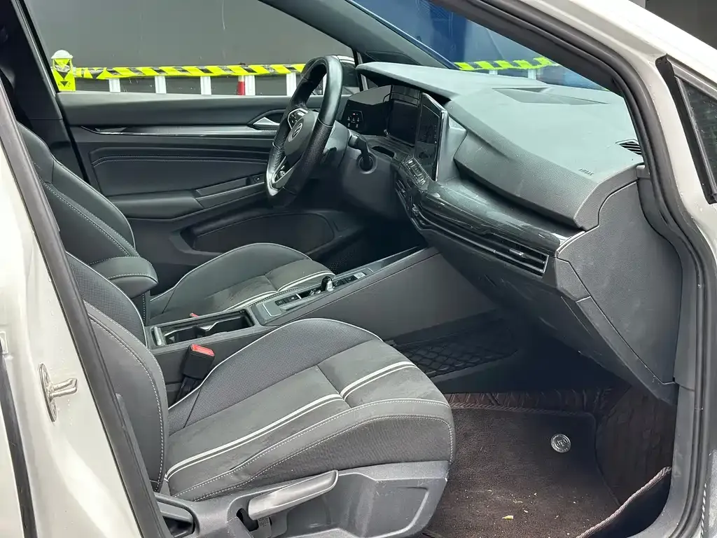 Volkswagen Golf 2023 из CN, фото 3
