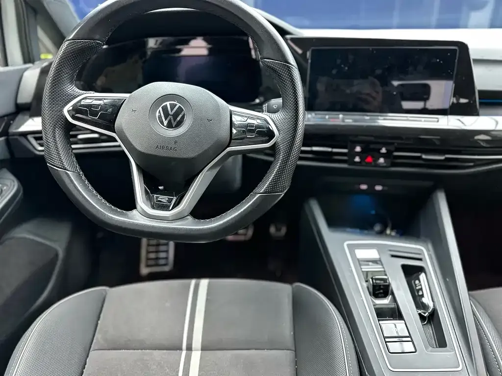 Volkswagen Golf 2023 из CN, фото 9