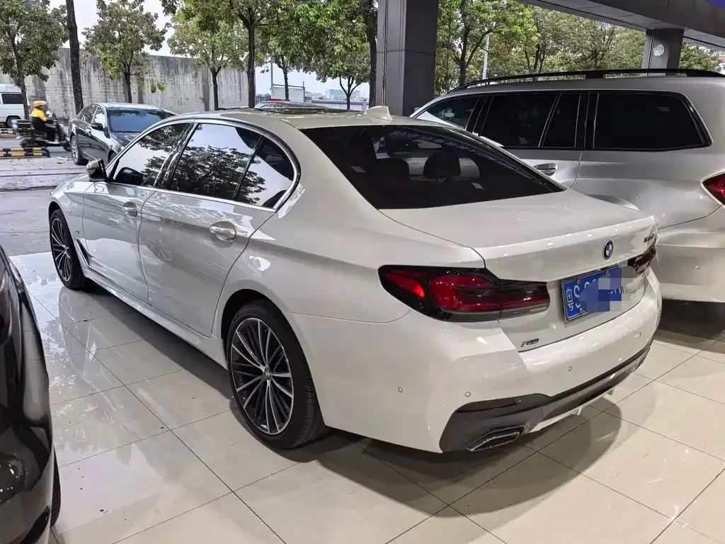 BMW 5 Series — фото 5
