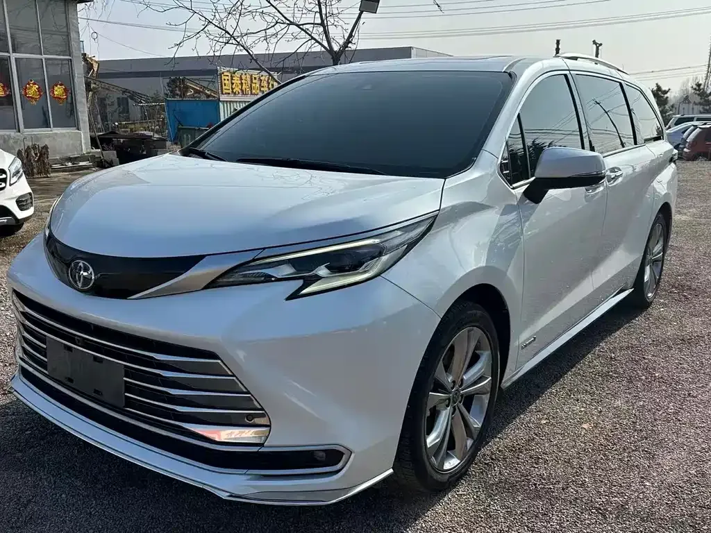 Toyota Sienna 2023 из CN, фото 1