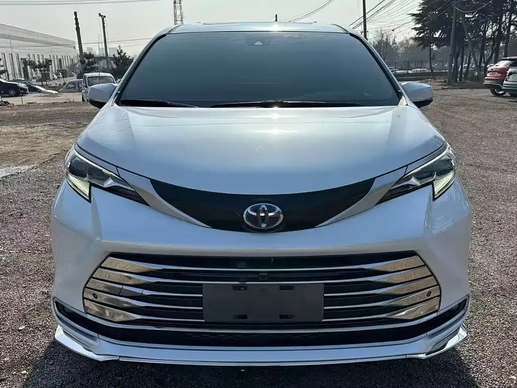Toyota Sienna 2023 из CN, фото 8