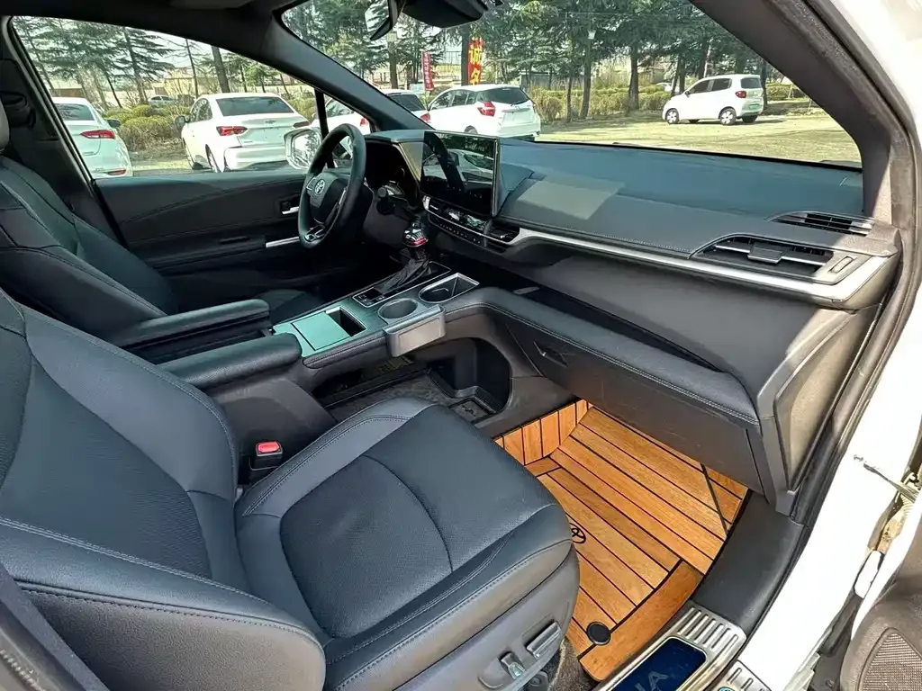 Toyota Sienna 2023 из CN, фото 7