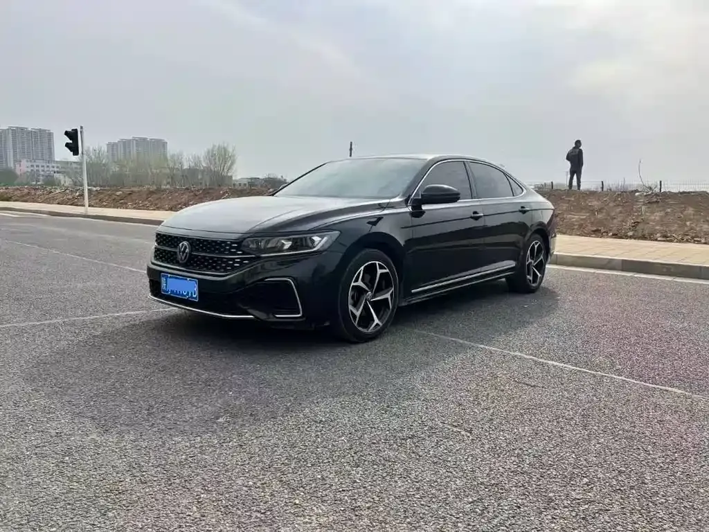 Volkswagen Passat — фото 1
