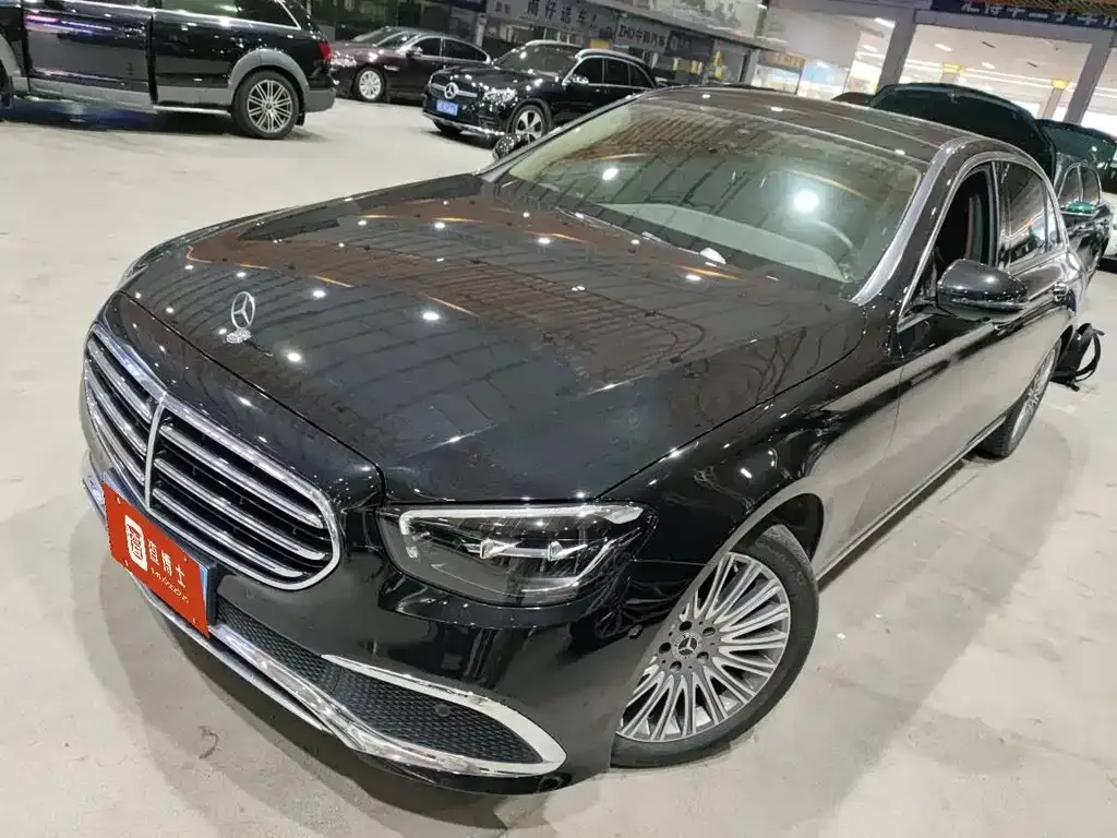 Mercedes-Benz E-Class — фото 1