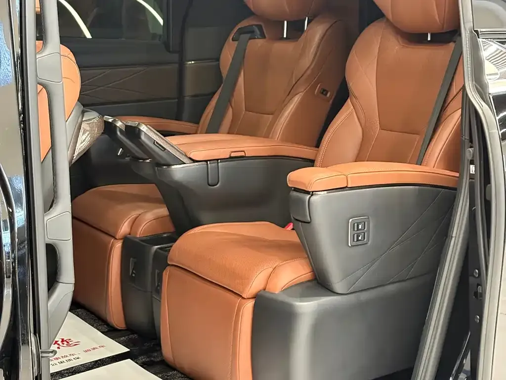 Toyota Vellfire — фото 9