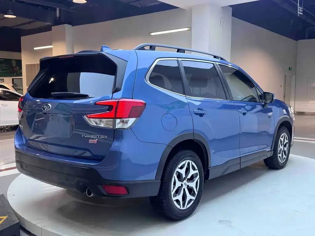 Subaru Forester — фото 8