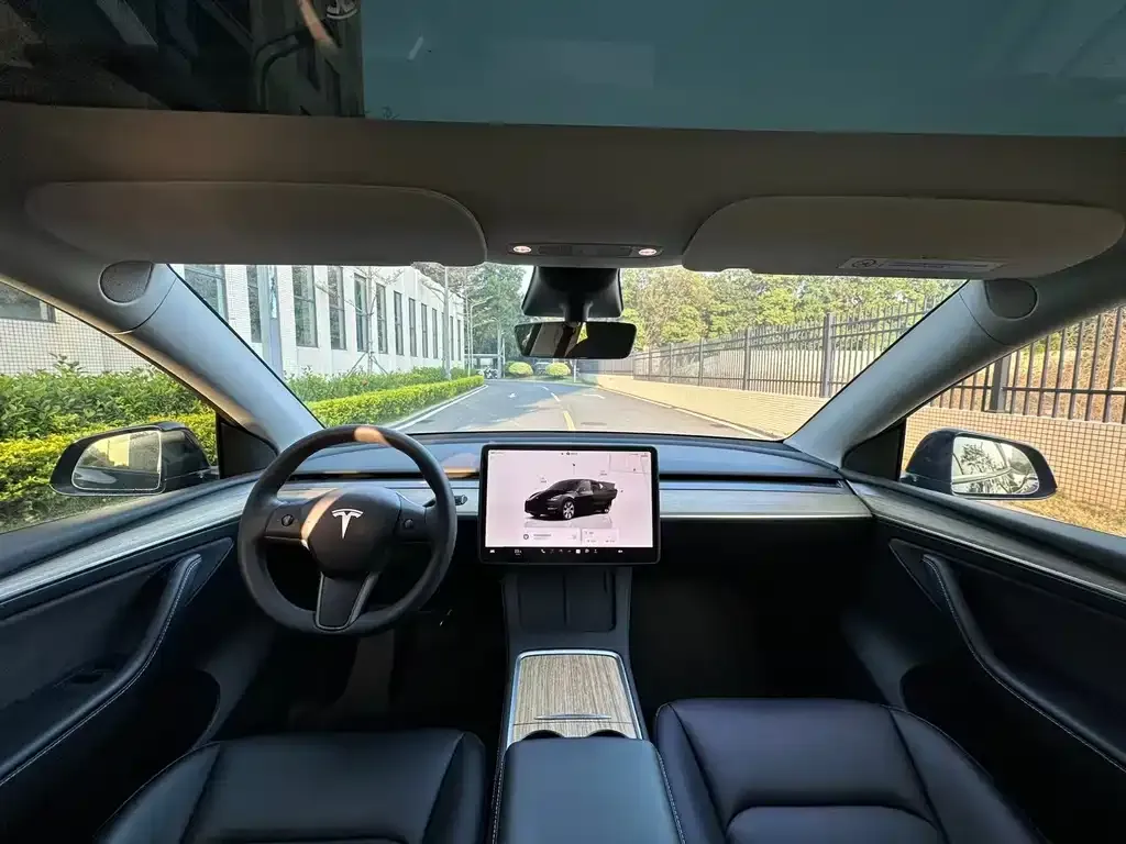 Tesla Model Y — фото 5